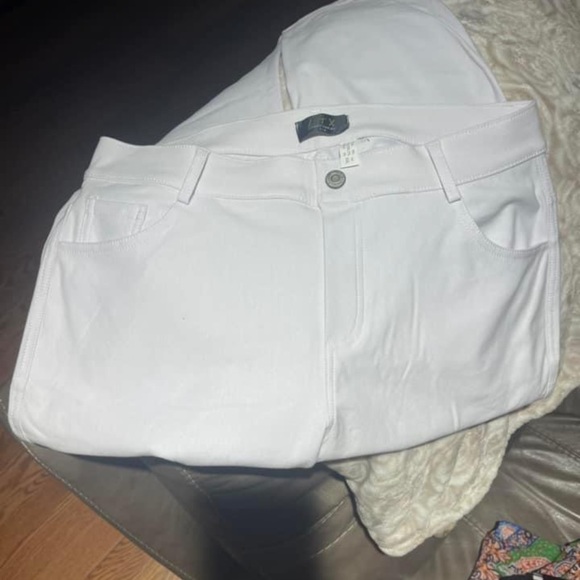 White jeggings. Cropped length - Picture 1 of 1